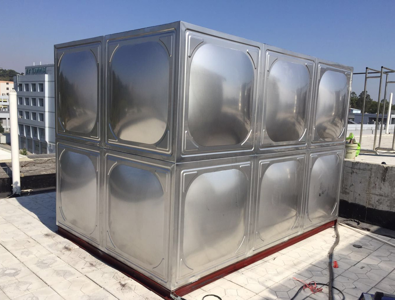 不銹鋼水箱到底是方的還是圓的，他們之間到底有哪些不同？